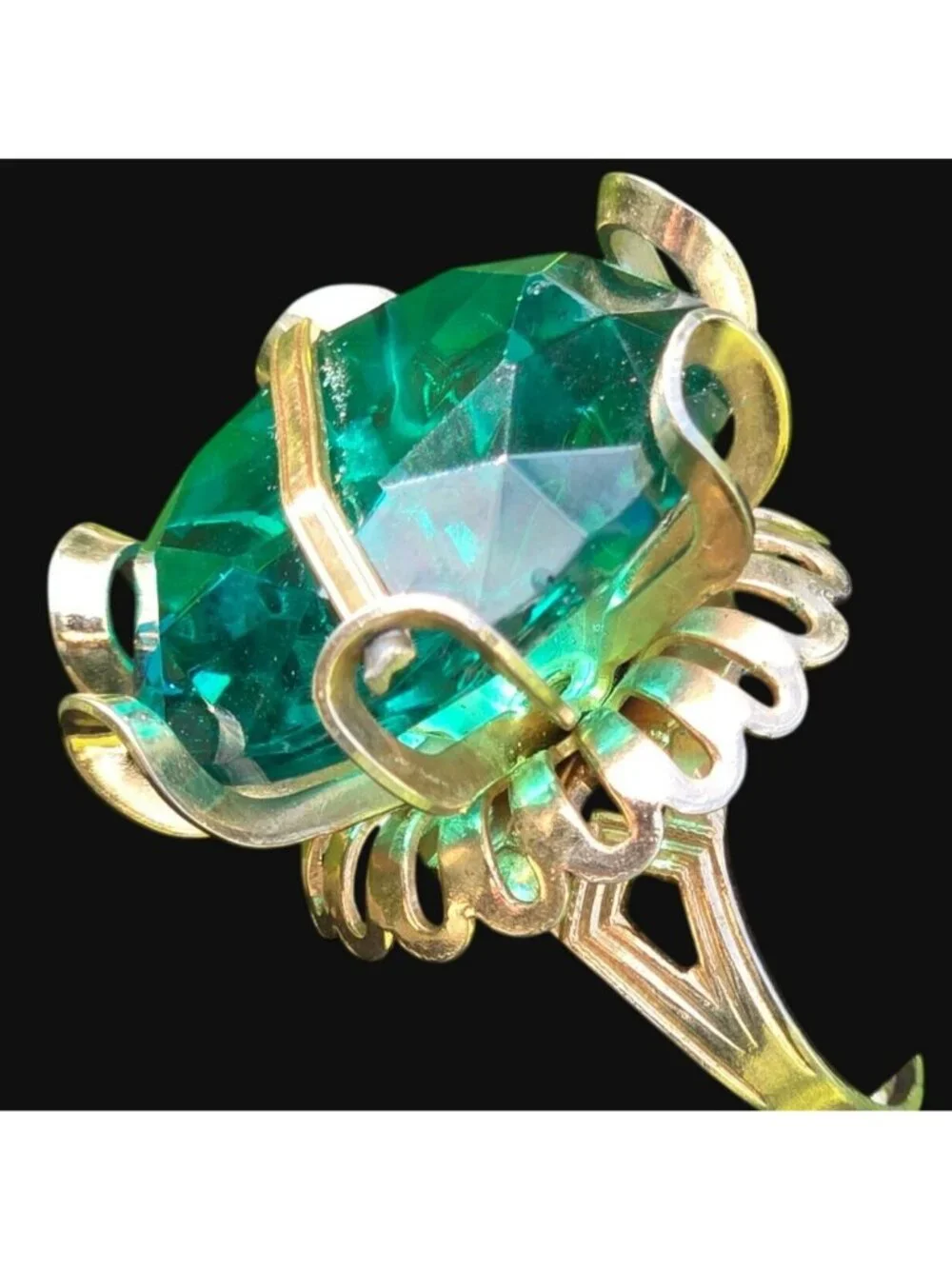 MCM Cocktail Ring Faceted Emerald-Green Crystal Gold-Tone Open-Work Statement
